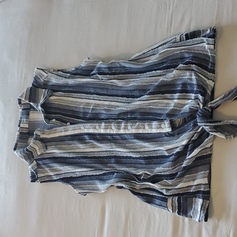 SHADES OF DENIM SLEEVELESS SHIRT